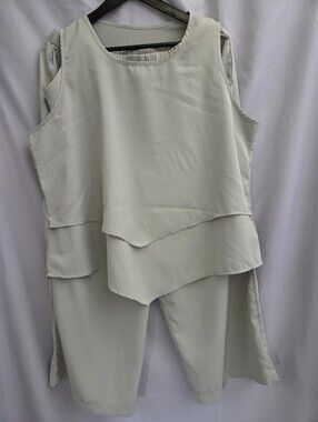 Women's Two-Piece Layered Top and Cropped Pants Set